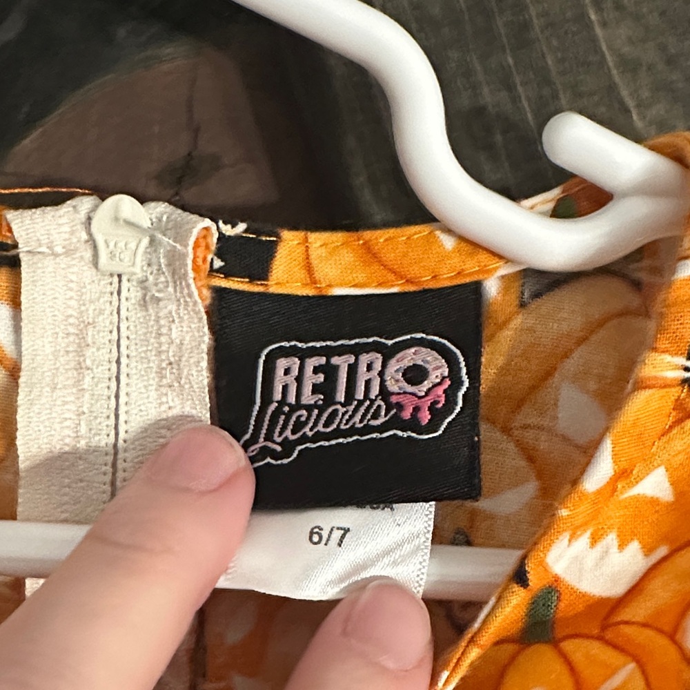 Retrolicious Pumpkin Pattern Dress - Picture 2 of 6